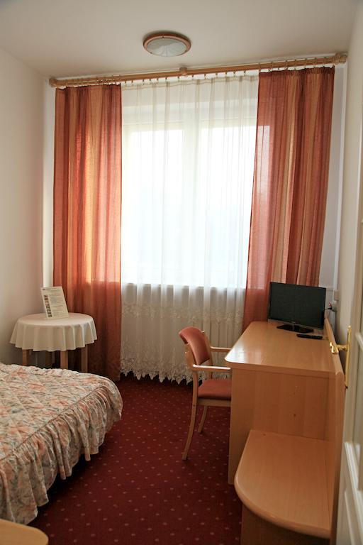Centrum Konferencyjne Ibib Pan Βαρσοβία Δωμάτιο φωτογραφία